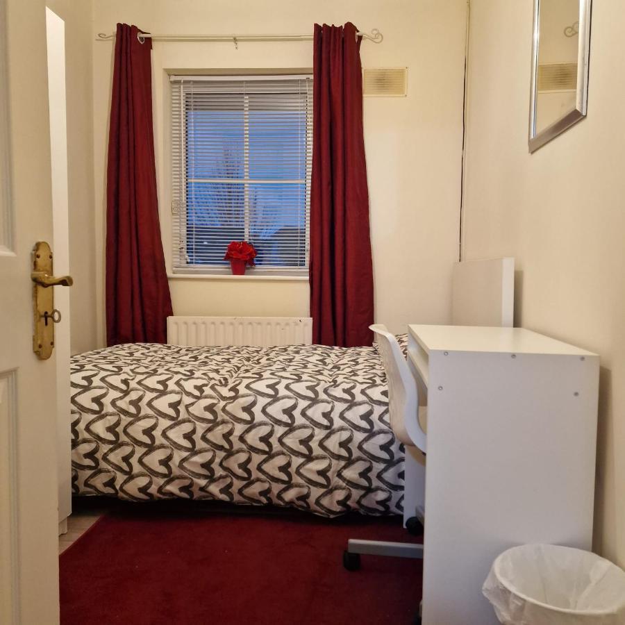 Females Only - Private Bedrooms In Dublin Lucan Zewnętrze zdjęcie