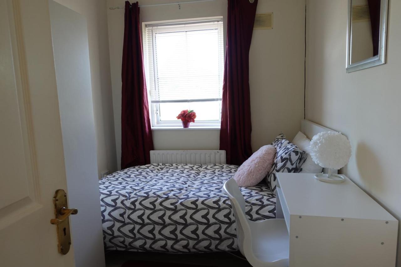 Females Only - Private Bedrooms In Dublin Lucan Zewnętrze zdjęcie