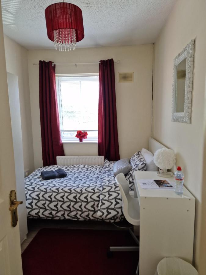 Females Only - Private Bedrooms In Dublin Lucan Zewnętrze zdjęcie